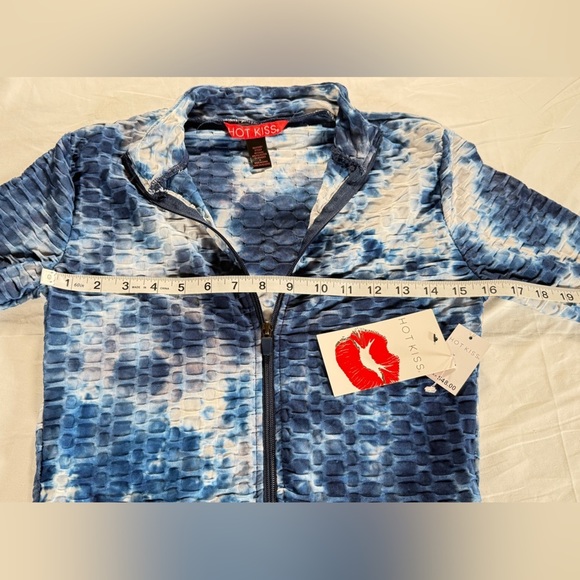 Hot Kiss tie-dyed Blue and White Textured 2 piece set NWT. Size medium - Picture 5 of 7